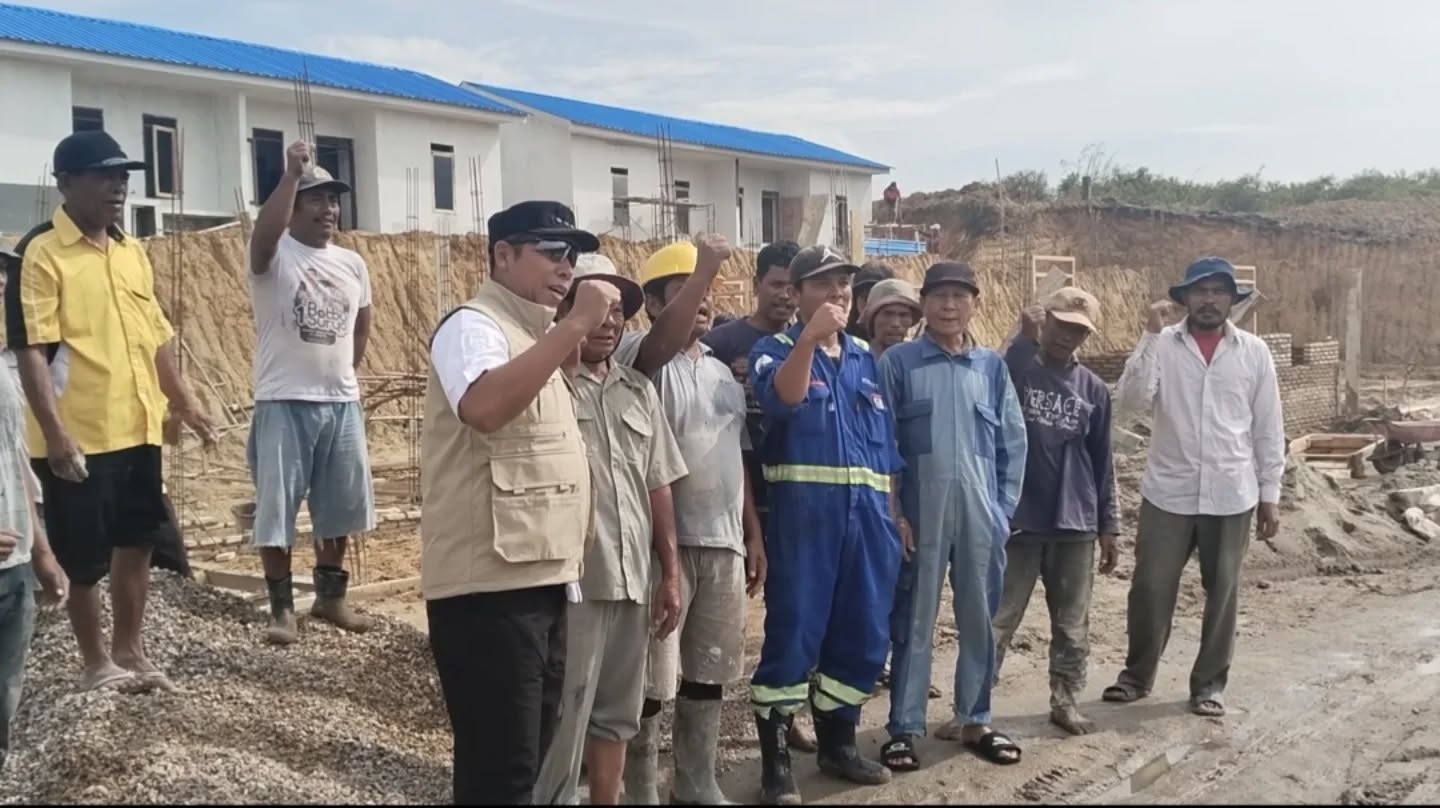 Bupati Taput Apresiasi Pekerja Bangunan Jelang May Day 2026