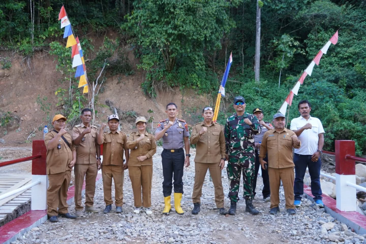 Bupati Taput Bersama Forkopimda Cek Jembatan Desa Pardomuan