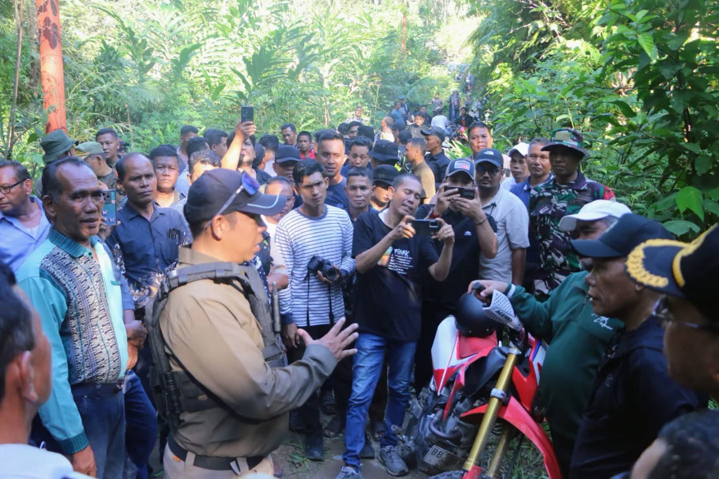 Bupati Taput dan Tapteng Bahas Pembangunan Jalan Perbatasan