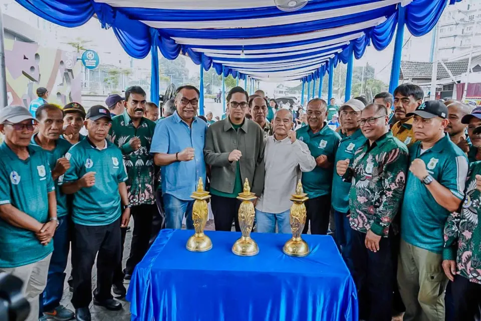 Rico Waas Ajak Legenda PSMS Bangkitkan Sepak Bola Medan