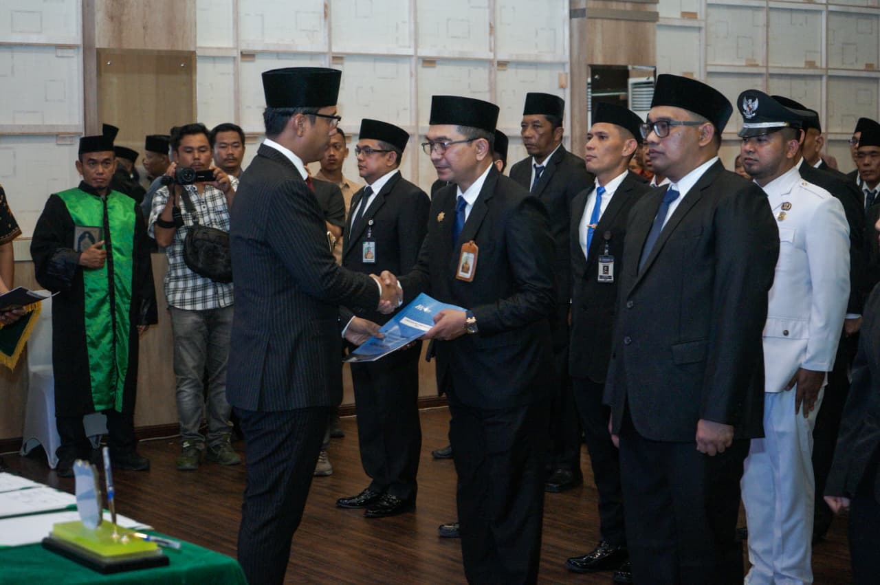 Lantik 69 Pejabat, Rico Waas Tekankan Pelayanan pada Masyarakat